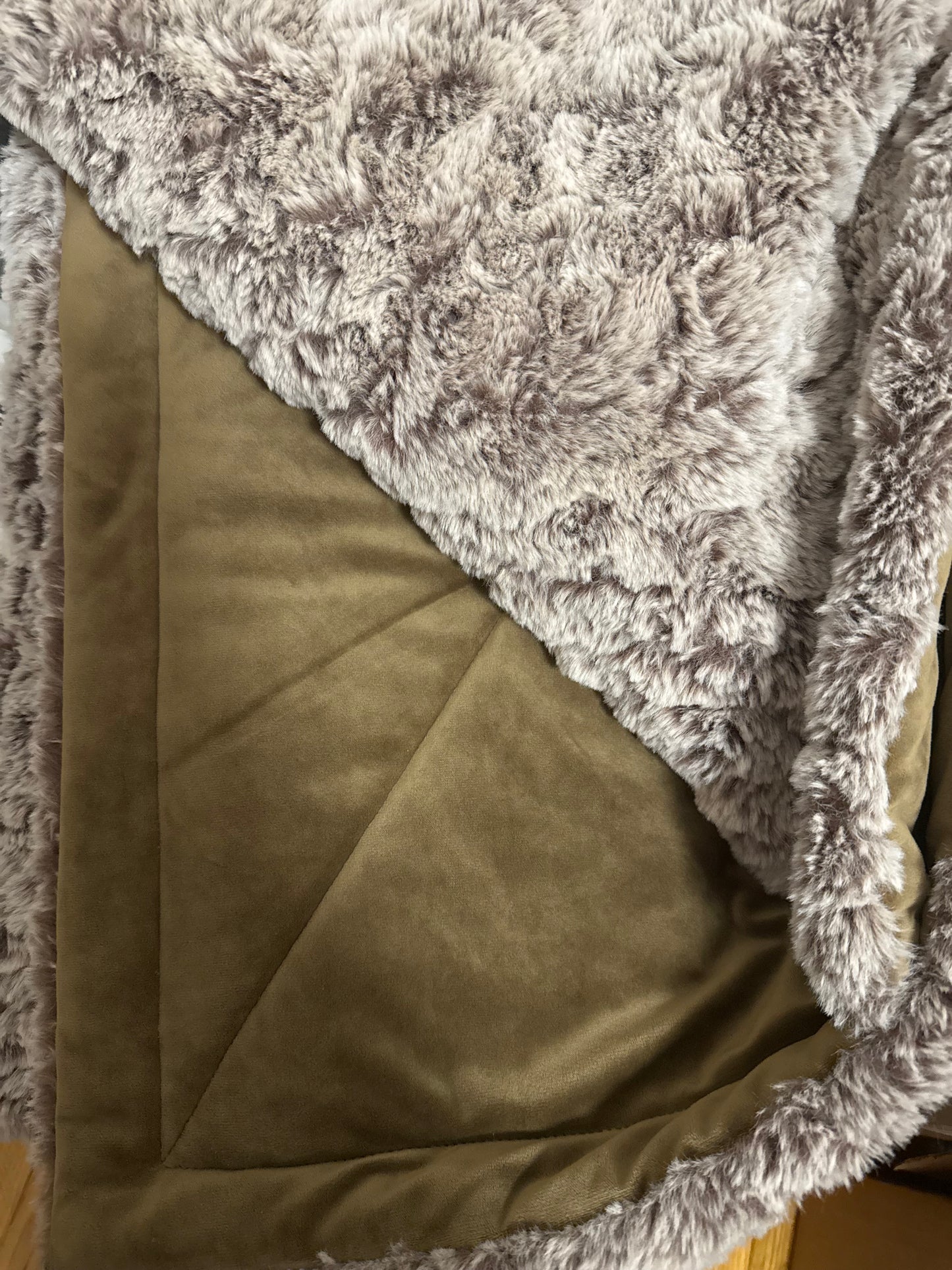 Floor Model blanket Phur (bronze)